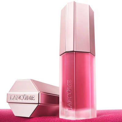 Kozelkep a Lancome Lip Idole Cuddleblur csomagolasarol rozearany es rozsaszin szinekben.