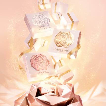 Az image egy csillogo hatter előtt lebegő ajandekdobozokat es selymes aranyszalagot abrazol, melyek a Lancome markat nepszerusitik.